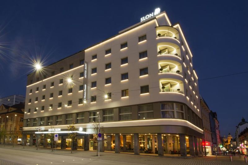 Situato nel cuore di Lubiana, il Best Western Premier Hotel Slon offre camere luminose e colorate, un'area benessere, un ristorante elegante