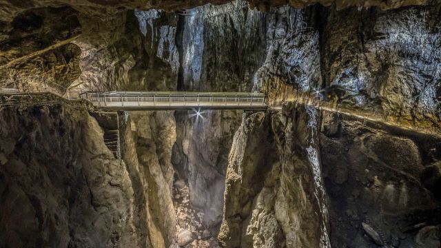 Avventurati nell'incantevole bellezza naturale delle Grotte di Škocjan
