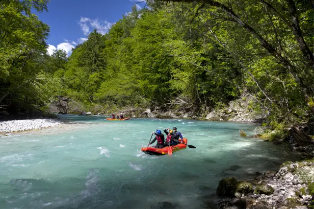Percorso escursionistico nei fiumi e boschi della Slovenia