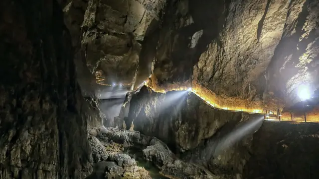 Grotte e caverne spettacolari nei parchi nazionali di Skocjan