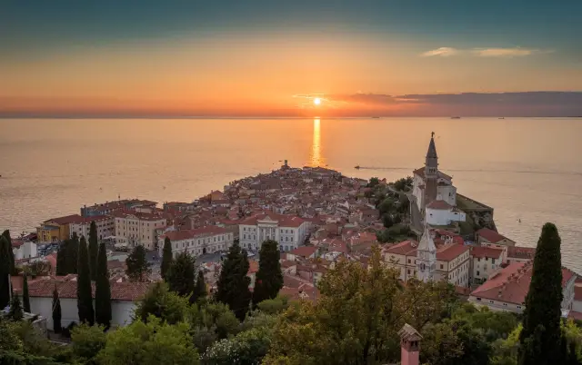 Panorama di Pirano sul mare Adriatico