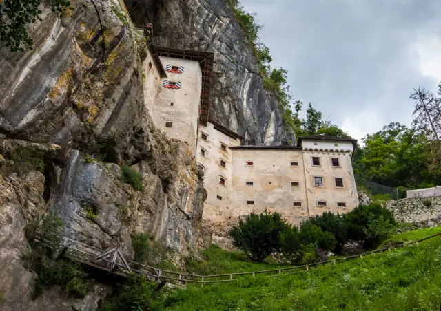 Il Castello di Predjama: una fortezza medievale tra leggenda e realtà