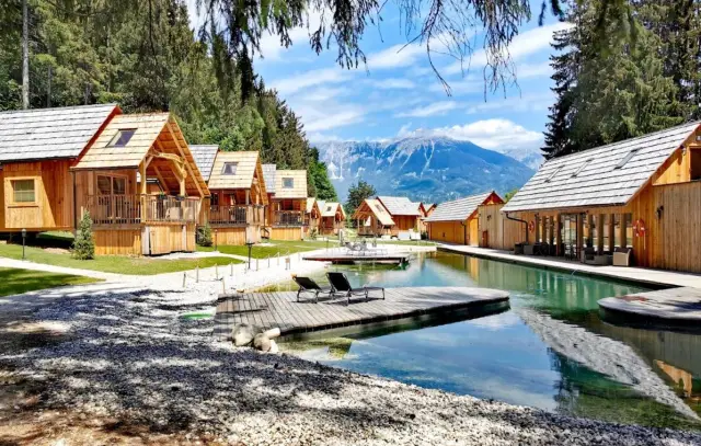 Situato a Bled, a 2,9 km dal palazzetto dello sport, il Ribno Luxury Glamping offre sistemazioni con servizi benessere. 