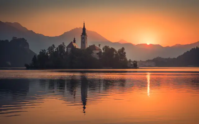 Perché visitare il Lago di Bled? È uno dei luoghi più fotografati d’Europa.